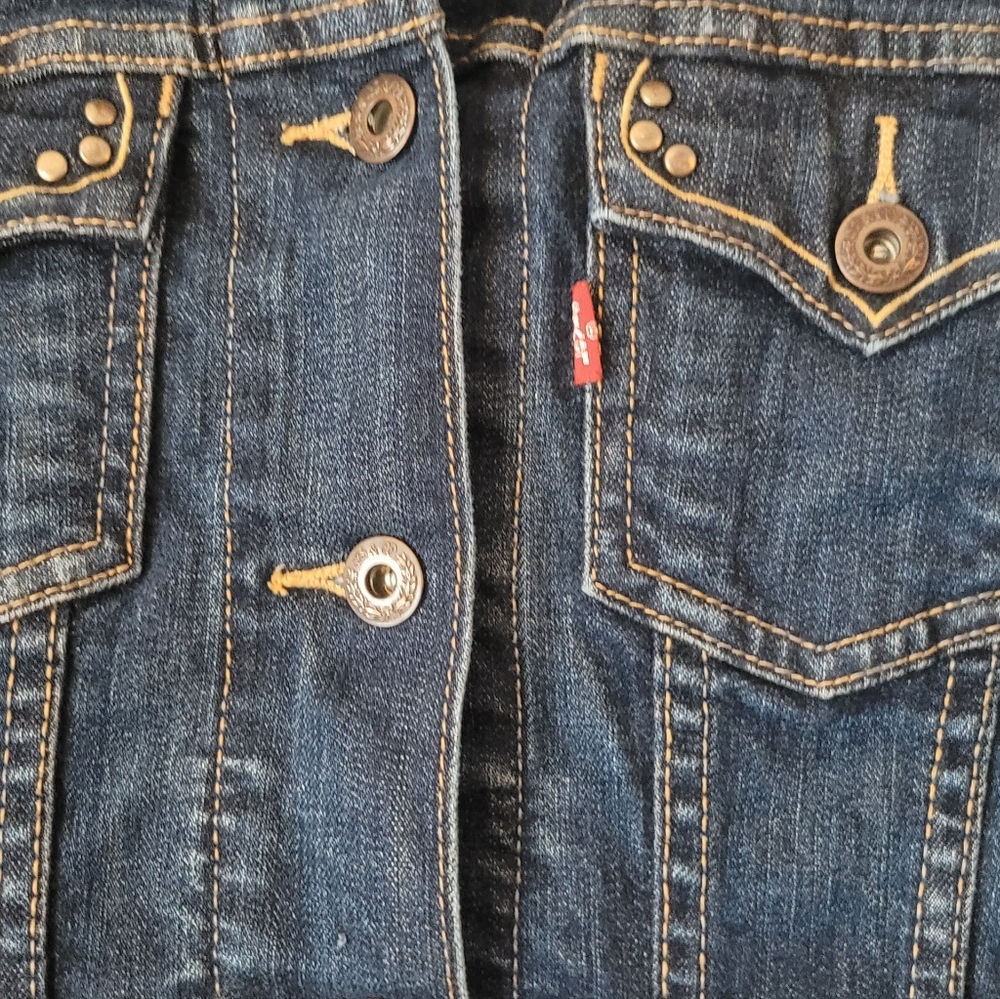 EUC Levi's Western Style Dark Blue Jean Jacket With Studded Pockets - Picture 4 of 10